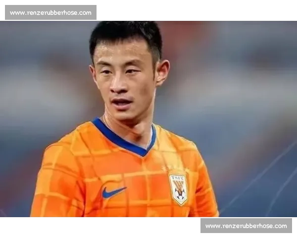 两分钟噩梦!彭欣力染红引争议,泰山官方辟谣场边 “电话门” 两分钟噩梦!彭欣力染红引争议,泰山官方辟谣场边 “电话门”